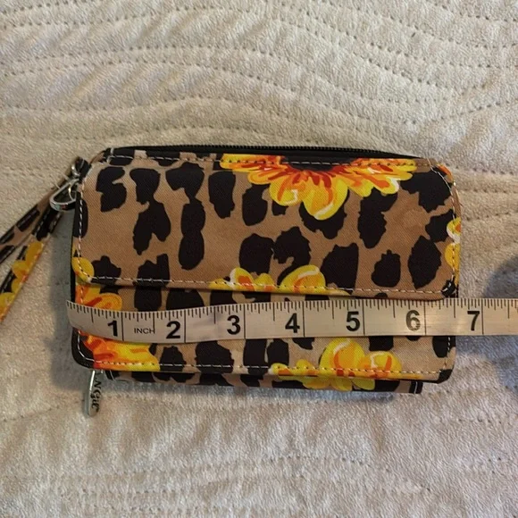 NWOT Cheetah and Sunflower Crossbody Purse/Wristlet - Picture 8 of 8